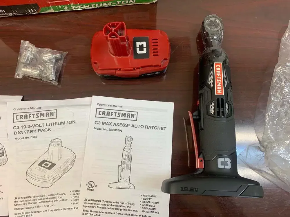 Craftsman C3 19.2V Max Axess Auto Ratchet w/ Battery and Socket Set. No charger